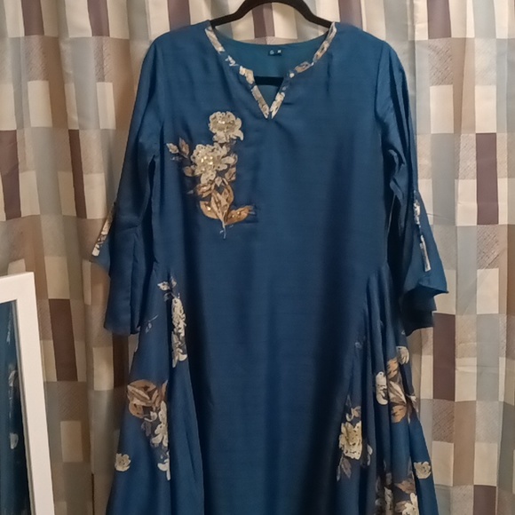 FINAL PRICE NWOT teal dress w tan floral embroidery & assymetrical sides/hem Med - Picture 1 of 16